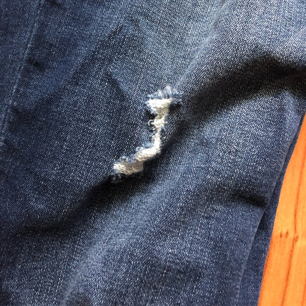 American Eagle Ripped Jeans - Picture 5 of 5